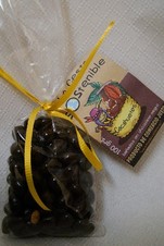 Cacahuete bañado en chocolate negro